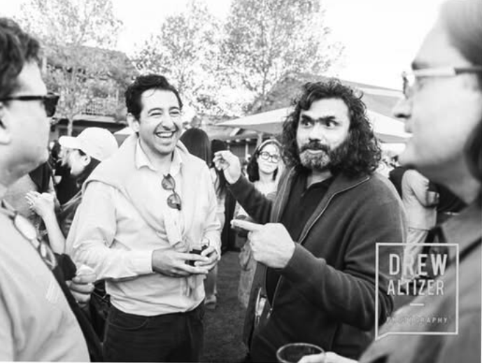 Aldo Ricardo Rodríguez Cortés en conversación durante un evento profesional en San Francisco