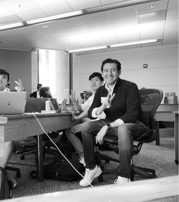 Aldo Ricardo Rodríguez Cortés en salón de clases durante formación en Stanford LBAN